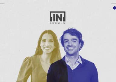 A radialista Filipa Galrão e o endocrinologista Ricardo Rangel, lado a lado, com o logotipo "[IN]Pertinente" ao centro, acima das suas cabeças, sobre um fundo cinzento claro.