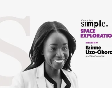 Retrato a preto e branco da cientista Ezinne Uzo-Okoro a sorrir, sobre um fondo cinzento, com o texto "SPACE EXPLORATION. Ezinne Uzo-Okoro interview.