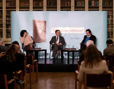 Imagem da apresentação do retrato «Confiança nas Instituições Políticas», com Ana Belchior, Tiago Fernandes e António Araújo