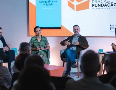 Imagem do painel da Praça da Fundação «A saúde pode depender de um código postal?»