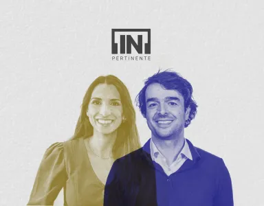 A radialista Filipa Galrão e o endocrinologista Ricardo Rangel, lado a lado, com o logotipo "[IN]Pertinente" ao centro, acima das suas cabeças, sobre um fundo cinzento claro.