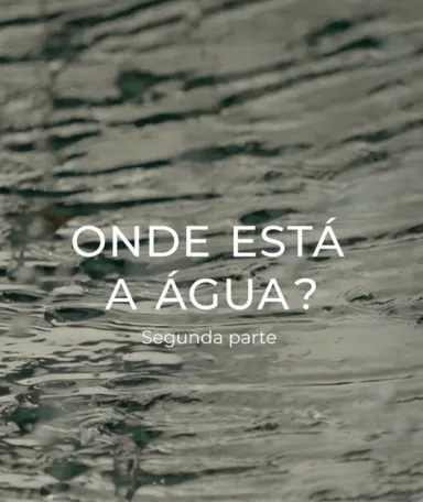 Texto "Onde está a água?" sobre uma imagem de água a correr
