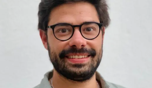 Imagem de Tiago Godinho, consultor e formador na área da Inteligência Artificial Generativa 