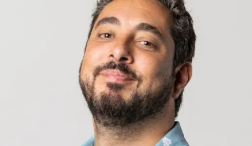 Imagem do humorista Diogo Batáguas