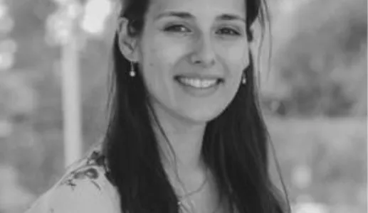 Retrato a preto e branco de Carolina Esteves Soares, especialista na área do apoio a vítimas de cibercrime e violência digital na APAV.