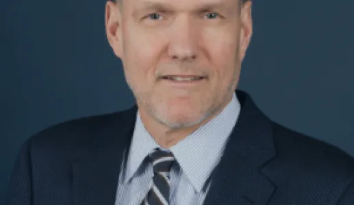 Na imagem um homem de meia idade, vestido de fato. É Stephen M. Walt, professor de Relações Internacionais na Universidade de Harvard. D/R