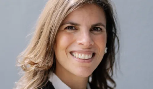 Retrato a cores de Teresa Mourão-Ferreira, diretora-geral da Fundação.