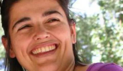 Retrato a cores de uma mulher, a investigadora Sónia Ribeiro. 
