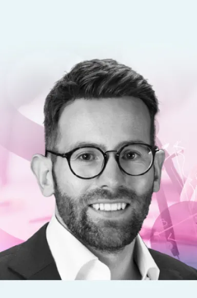 Imagem de Thomas Curran, psicólogo britânico especialista em perfecionismo