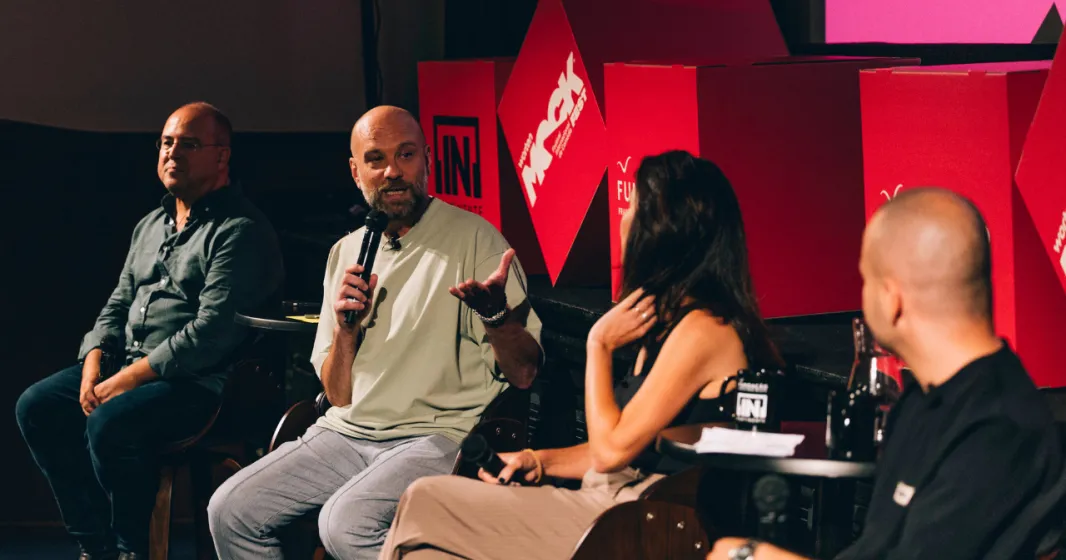 Imagem de Nuno Artur Silva, Hugo van der Ding, Cláudia Custódio e Henrique Mota Lourenço durante a sessão Conversas [IN]Pertinentes no Worten Mock Fest