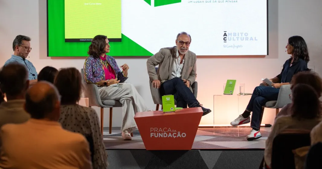 Imagem da Praça da Fundação «Portugal: um país sem Nós?»