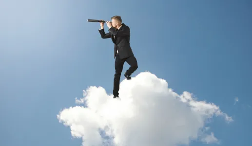 Imagem de um homem, em cima de uma nuvem, a espreitar por um telescópio