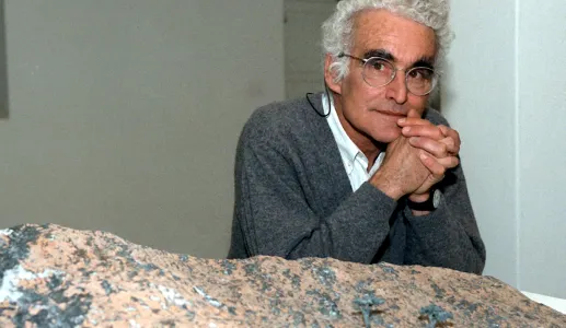 Imagem de João Cutileiro  junto a uma das suas obras, em 1994. @Agência Lusa