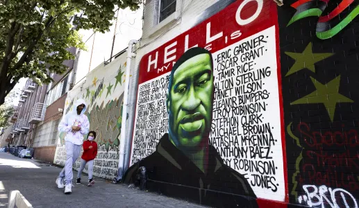 Imagem do mural em Brooklyn, Nova Iorque, pintado em honra de George Floyd, assassinado pela polícia em Minneapolis.  @Agência Lusa