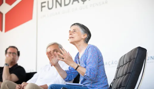 Imagem da Praça da Fundação «Quão poderosos são os leitores de hoje?»