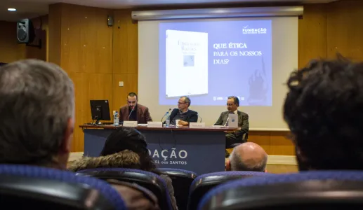 Imagem da apresentação do ensaio «Ética com Razões», com Pedro Galvão, Viriato Soromenho-Marques e António Araújo