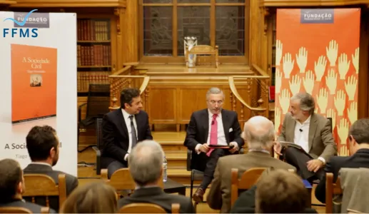 Imagem da apresentação do ensaio «A Sociedade Civil», com Tiago Fernandes e António José Teixeira
