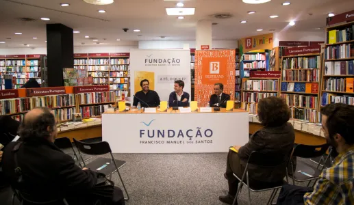 Imagem da apresentação do retrato «Aleluia!», com o autor Bruno Vieira Amaral, Henrique Raposo e António Araújo