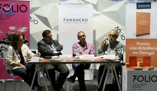 Imagem da apresentação do ensaio «Pessoas com Deficiência em Portugal», de Fernando Fontes, com José Serôdio e Jorge Falcato