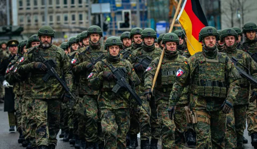 Imagem de soldados alemães, durante uma parad militar. Crédito: Shutterstock