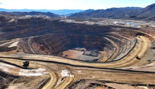 Imagem aérea de uma exploração minéria de terras raras, em Moutain Pass, nos EUA.