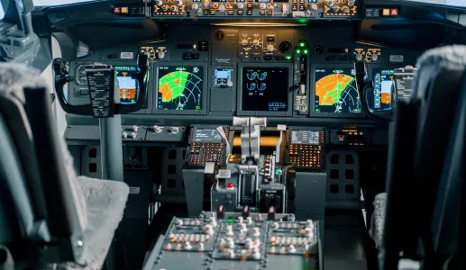 Close-up de um cockpit de um avião de passageiros. Créditos: shutterstock