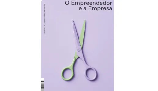 Imagem de uma tesoura aberta, sob um fundo de cor malva. 