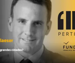 Retrato de Edward Glaeser a preto e branco, sobre um fundo cinzento e amarelo. Texto: "Futuro: como serão as grandes cidades?".