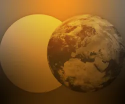 Imagem de um sol brilhante e a Terra, com um fundo gradiente laranja e preto.