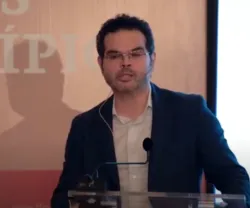 O economista José Tavares a falar ao microfone num evento da Fundação. Logotipo da FFMS visível.