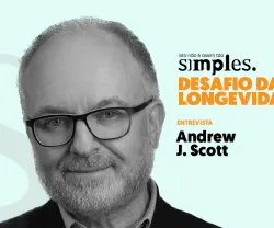 Retrato de Andrew J. Scott com o texto "Desafio da Longevidade" e "Entrevista".