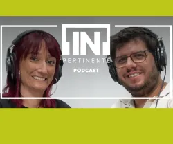 Ana Markl e Gonçalo Antunes de auscultadores, sorridentes, lado a lado. Texto: "[IN]Pertinente podcast"