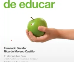 Mão a segurar uma maçã verde. Texto: "O valor de educar" e "Fernando Savater, Ricardo Moreno Castillo".