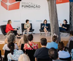 Imagem do debate «O que aprendeu quem não sabe ler nem escrever», na Feira do Livro de Lisboa