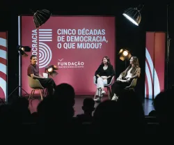 Imagem do debate «E Depois da Revolução: Democracia e Igualdade de Género», com Guilherme Geirinhas, Maria Castello Branco e Mariana Esteves