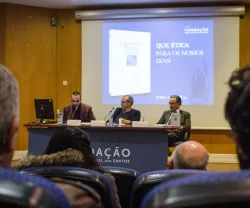 Imagem da apresentação do ensaio «Ética com Razões», com Pedro Galvão, Viriato Soromenho-Marques e António Araújo