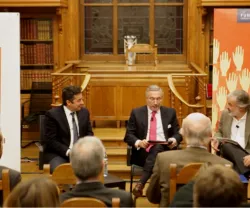 Imagem da apresentação do ensaio «A Sociedade Civil», com Tiago Fernandes e António José Teixeira