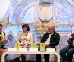 Imagem da apresentação do ensaio «Ambiente em Portugal, de Sofia Vaz Guedes, com Joana Lobo Antunes e Mário Alves