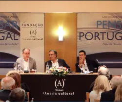 Um painel com três oradores Num evento intitulado "PENSAR PORTUGAL".