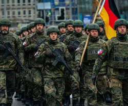 Imagem de soldados alemães, durante uma parad militar. Crédito: Shutterstock