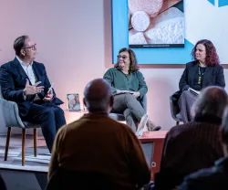 Imagem dos três oradores da Praça da Fundação «Francofonia em Portugal: um certo 'je ne sais quoi'»