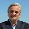 Imagem de António Aires, assinante da carta aberta em defesa do Martinho da Arcada