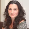 Imagem da cientista política Ana Rezende-Matias