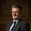 Imagem do professor e historiador Christopher Clark. Crédito: St Catharine’s College/Cambridge