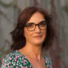 Imagem da cientista e professora catedrática Elvira Fortunato