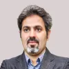 Imagem a cores de um homem, o professor Arsham Reisinezhad, de fato. Fundo claro.