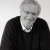 Imagem de um homem, com óculos, o médico e sociólogo Rui Marques. D/R
