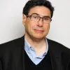 Um homem moreno de óculos,  o Nóbel da Economia Philippe Aghion. Crédito:  Patrick Imbert, Collège de France.