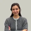 Imagem de uma rapariga jovem, de braços cruzados, a economista Rita Santos. D.R.
